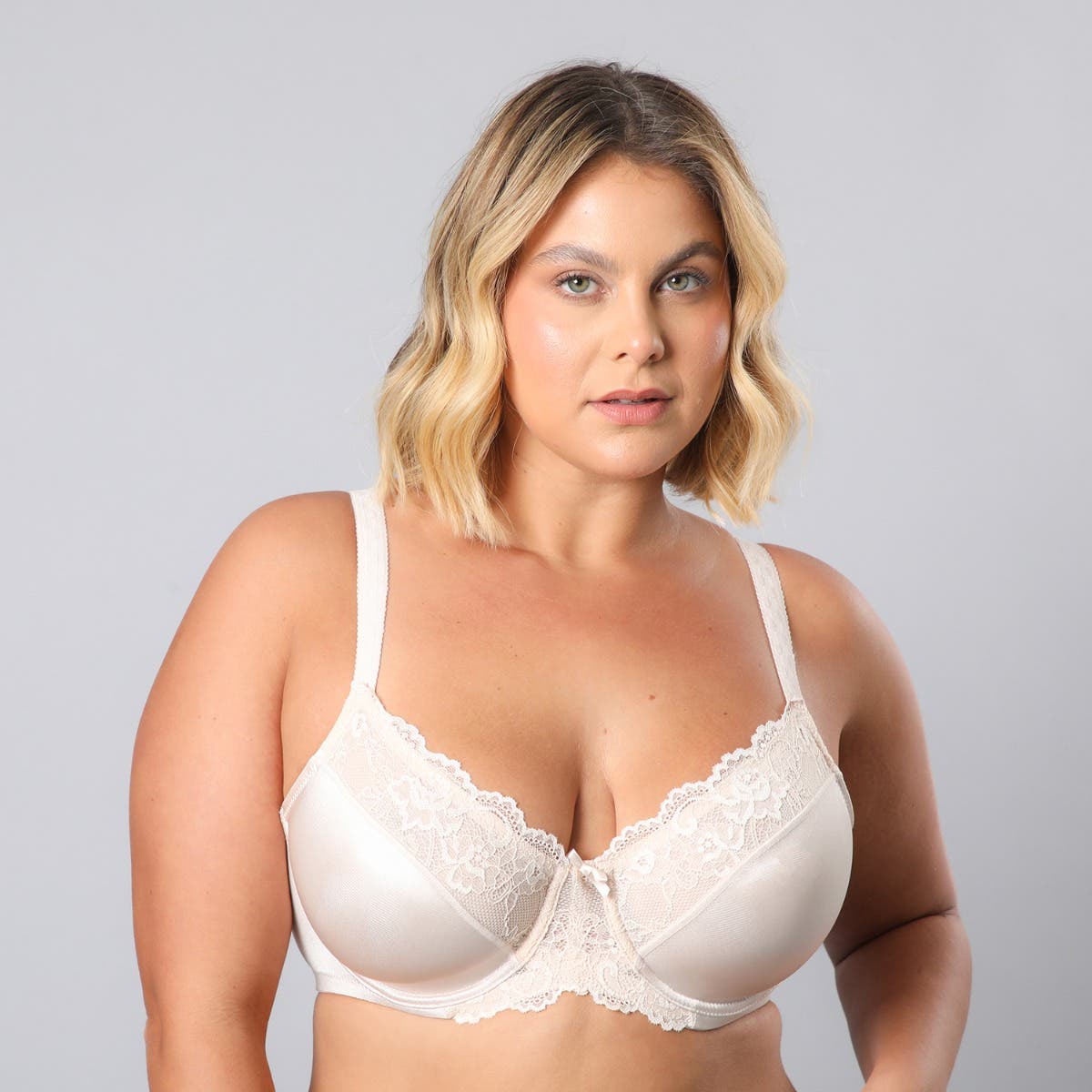 https://www.catalogoflores.cl/media/catalog/product/1/3/13015-135_1.jpg