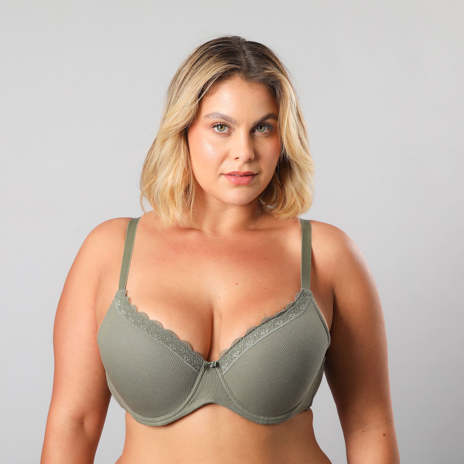 https://www.catalogoflores.cl/media/catalog/product/2/5/25351-226_4_ve28rdcbyt8b1ur4.jpg