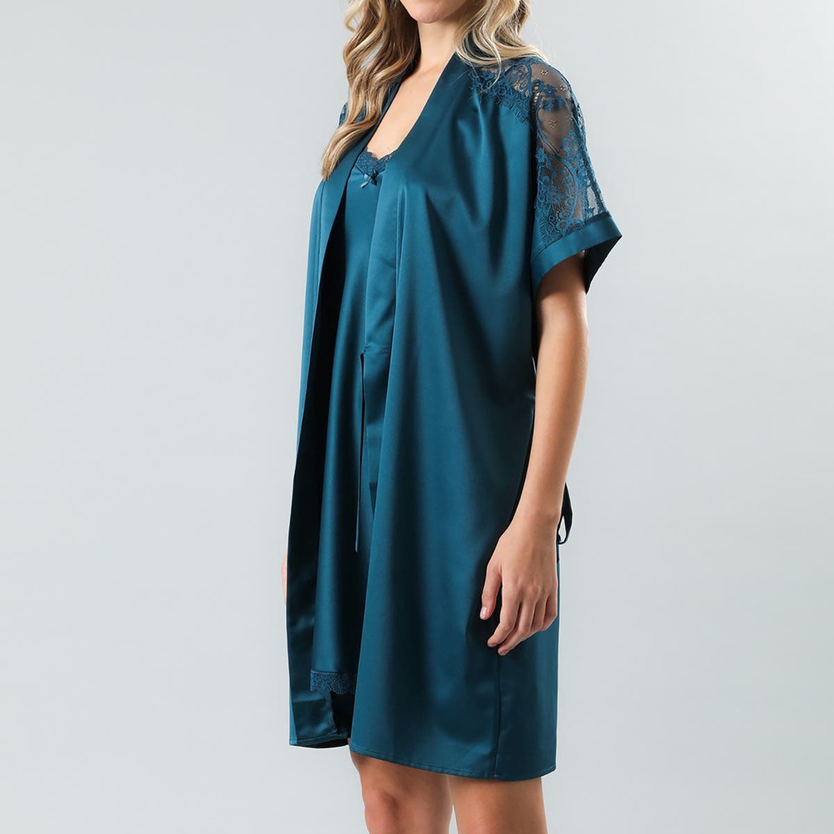 https://www.catalogoflores.cl/media/catalog/product/3/3/33064-182_1.jpg