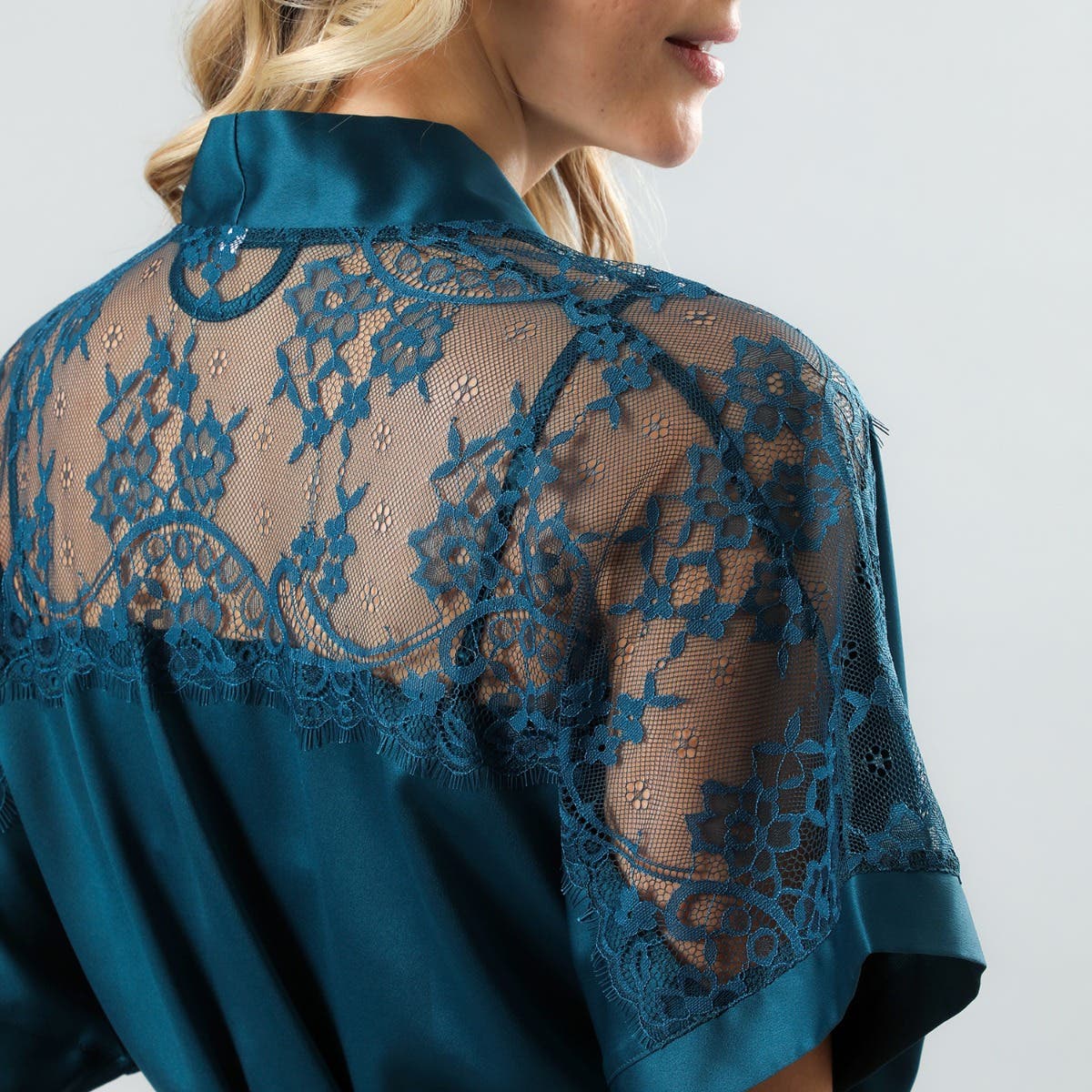 https://www.catalogoflores.cl/media/catalog/product/3/3/33064-182_5.jpg
