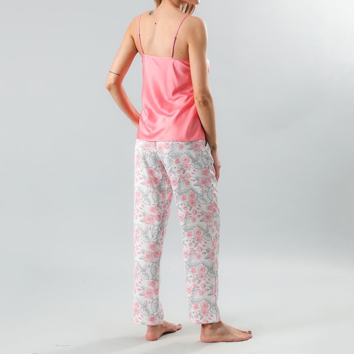https://www.catalogoflores.cl/media/catalog/product/3/3/33068-183_2.jpg