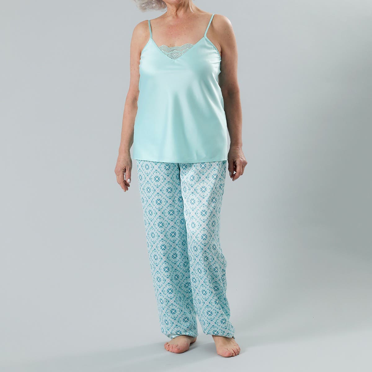 https://www.catalogoflores.cl/media/catalog/product/3/3/33068-187_1_2.jpg