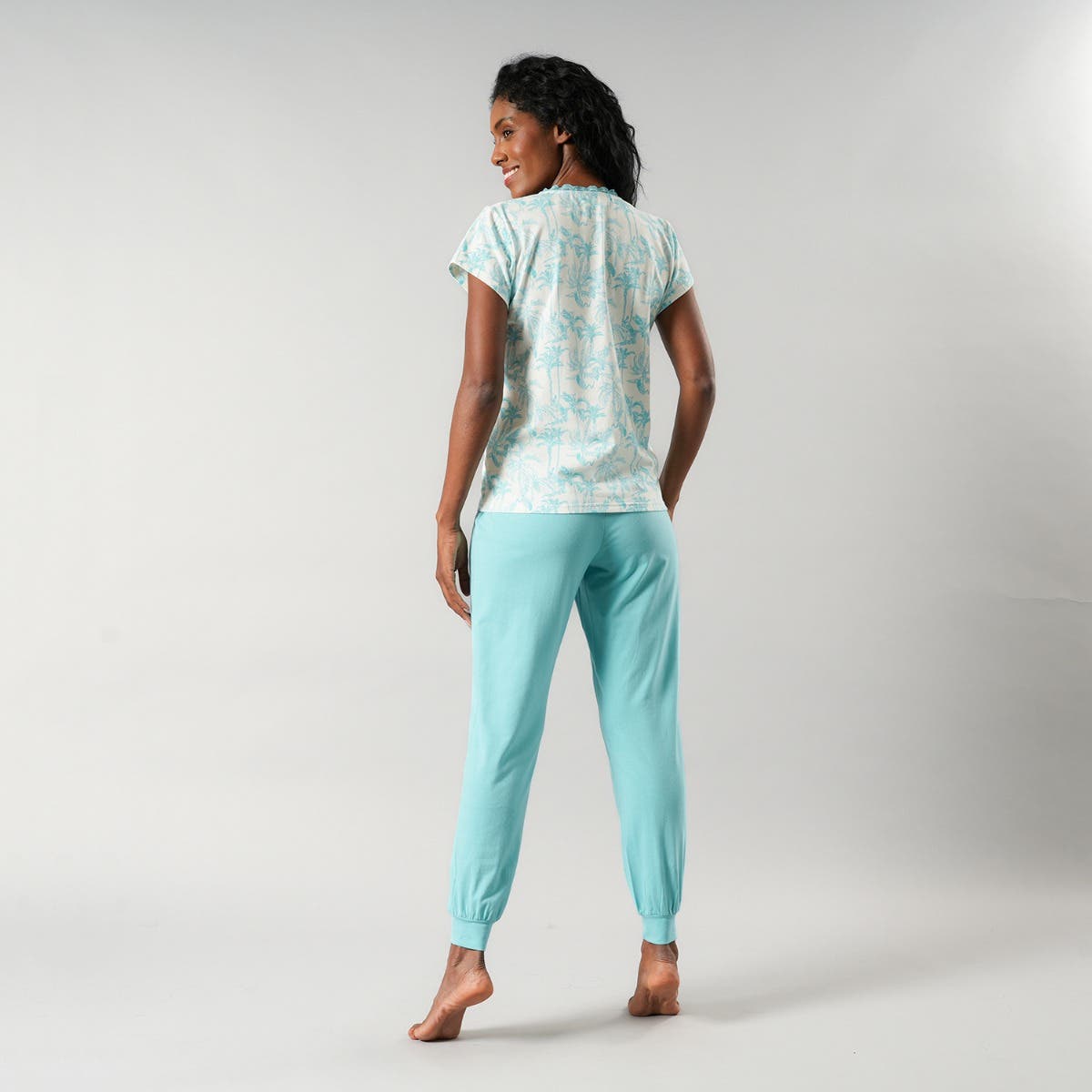 https://www.catalogoflores.cl/media/catalog/product/3/3/33581-58_3.jpg