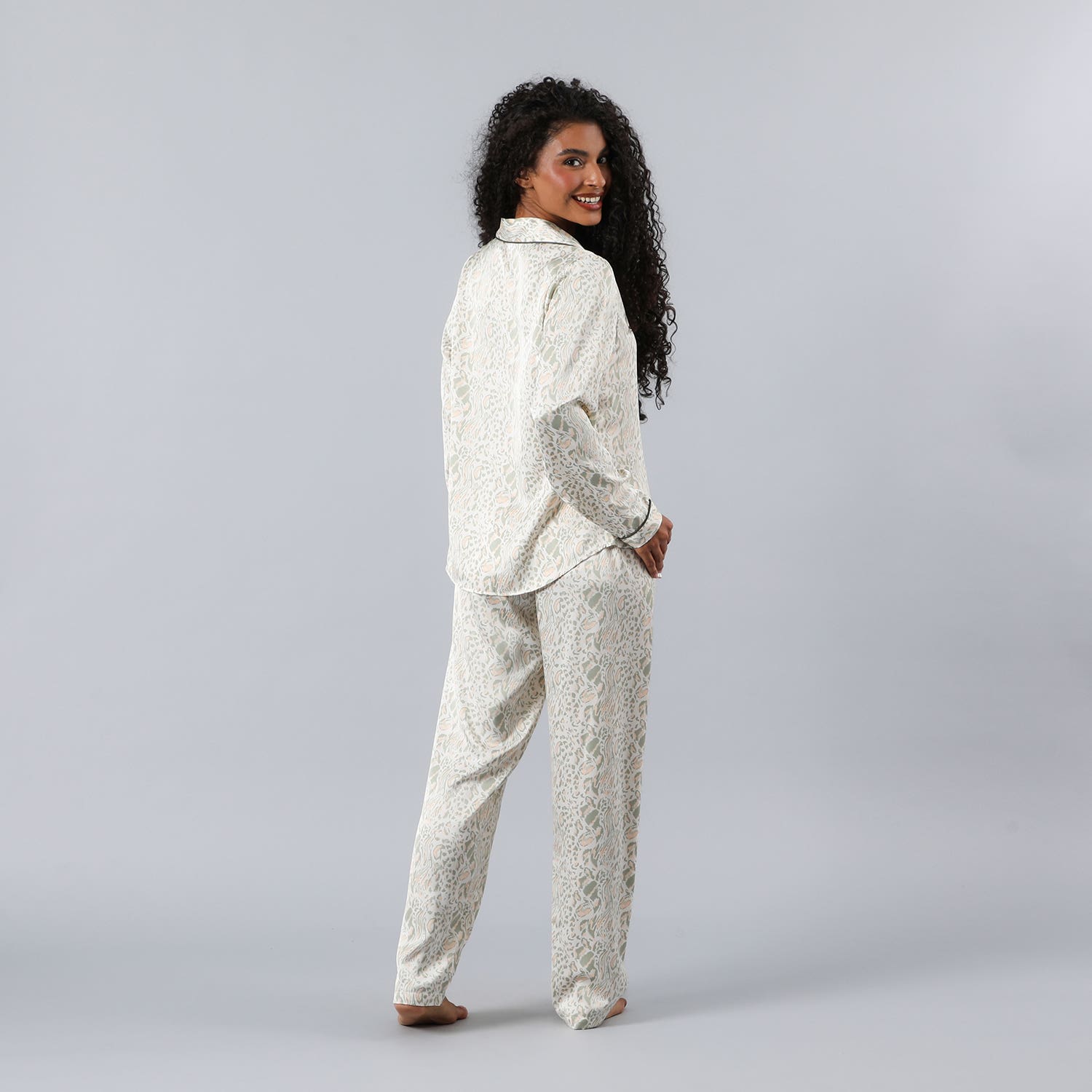 https://www.catalogoflores.cl/media/catalog/product/3/3/33760-235_2_hyfped4ycdgqvn5h.jpg